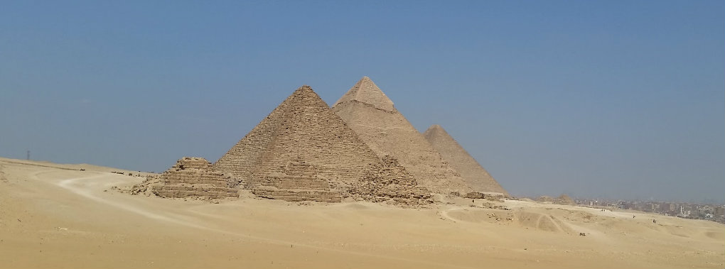 Pyramids_at_Giza1