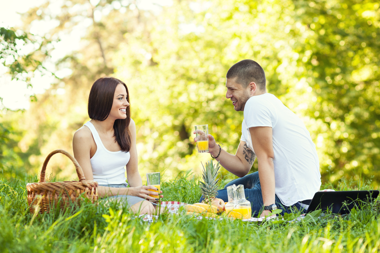 Cheap date couple on picnic